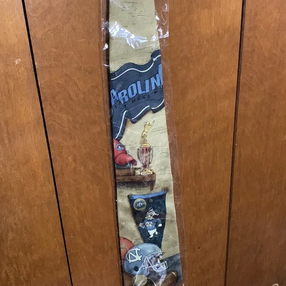 🦅 EAGLES WINGS 🦅 NORTH CAROLINA MAN’S TIE 🆕🩵 - Picture 4 of 9